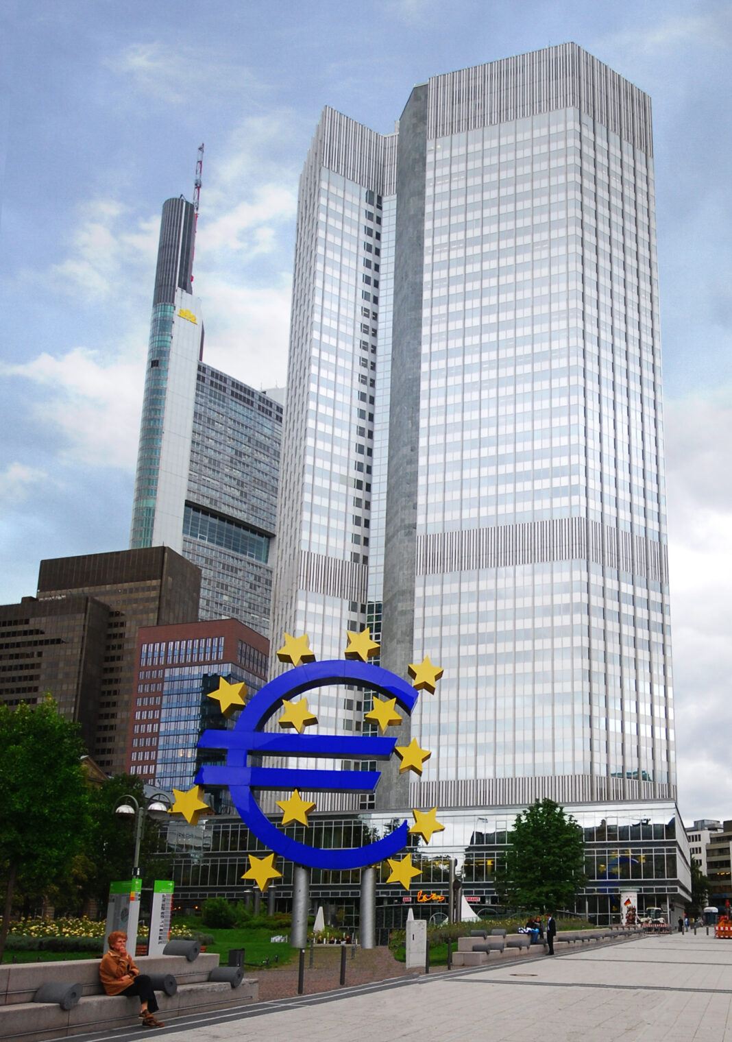 File:European Central Bank 041107.jpg